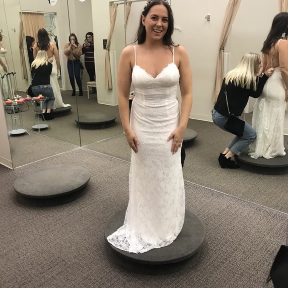 Wedding dress - Picture 4 of 6